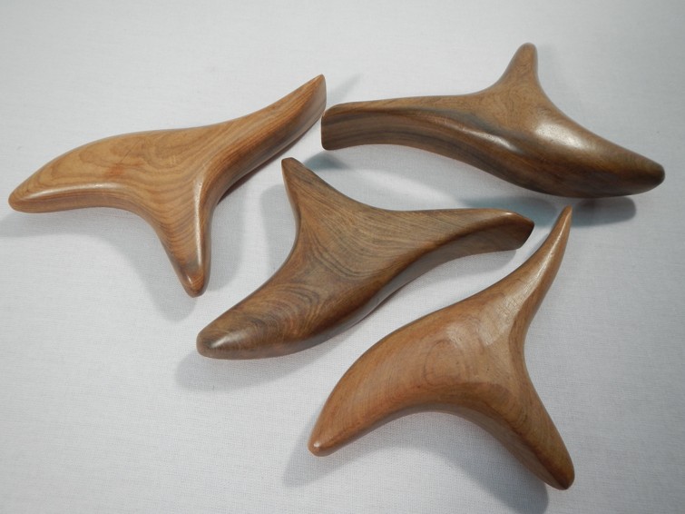 GUASHA - Masážní pomůcka ve tmavém dřevě