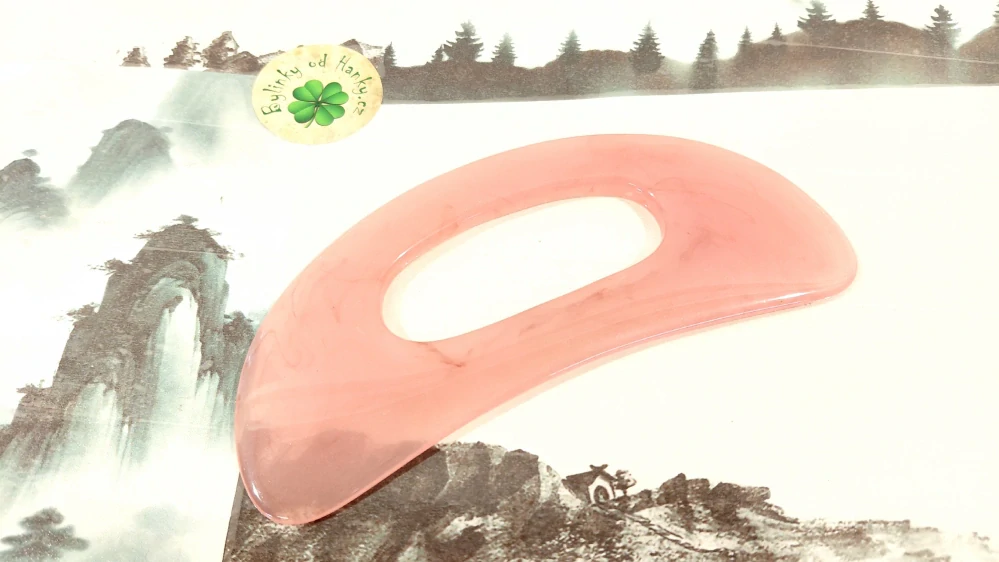 GUASHA - Růžová masážní destička ve tvaru oblouku