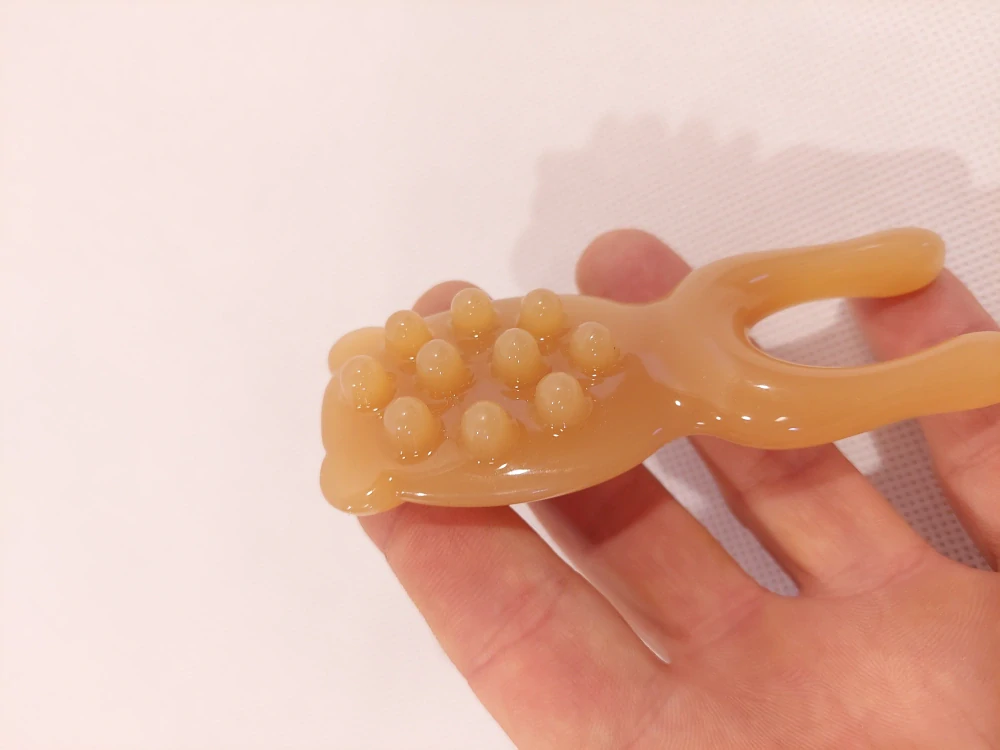 GUASHA - Karamelová Masážní Pomůcka z Pryskyřice