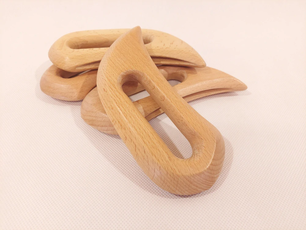 GUASHA - Dřevěná Masážní Pomůcka v Oblouku s Drážkou