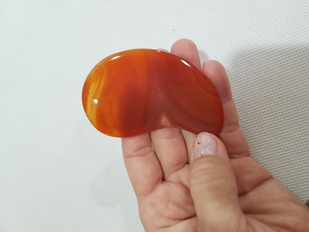 GUASHA - Červená masážní destička ve tvaru ptáčka