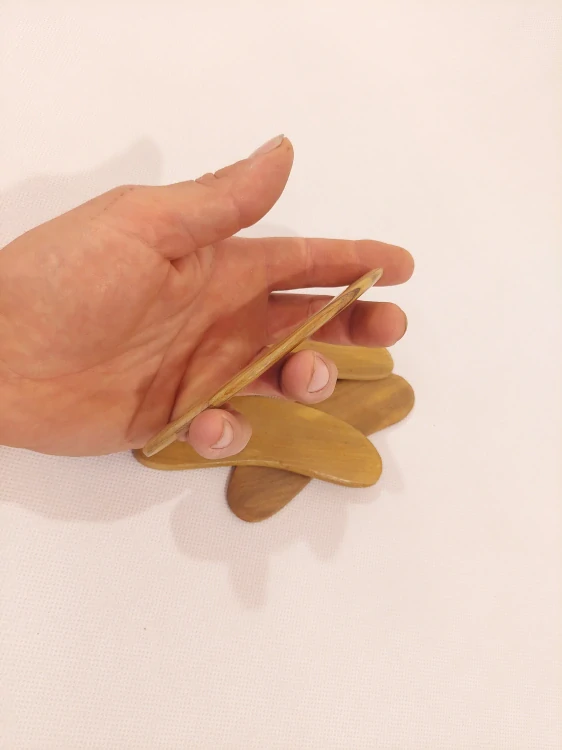 GUASHA - Dřevěná Masážní Pomůcka / Banánek