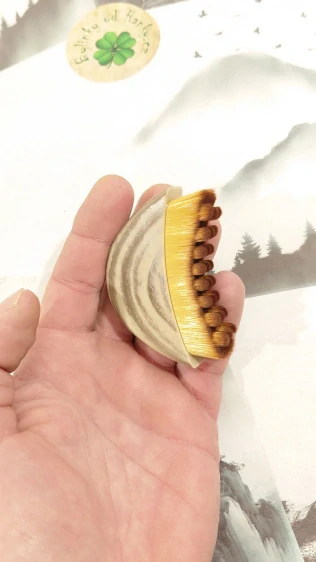 GUASHA - Liftingový kartáč se štětinami - S obalem