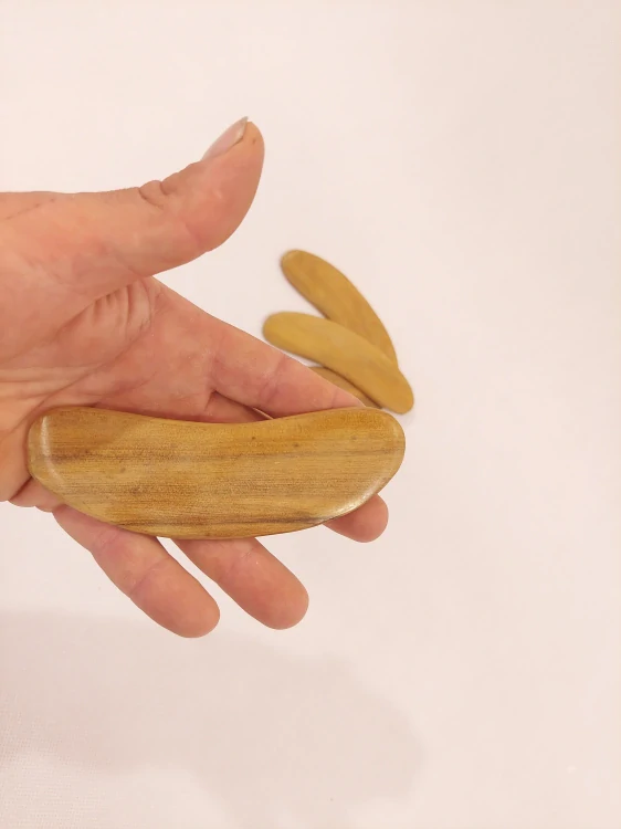 GUASHA - Dřevěná Masážní Pomůcka / Banánek