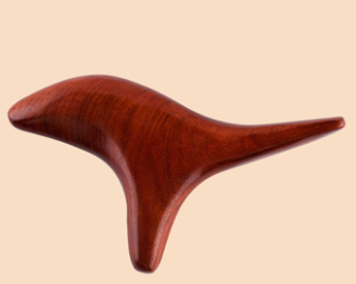 GUASHA - Dřevěný bodec s červeným nátěrem