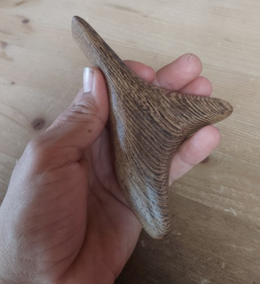 GUASHA - Masážní pomůcka ve tmavém dřevě