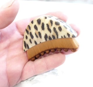 GUASHA - Liftingový kartáč se štětinami a obalem - Leopardí vzor